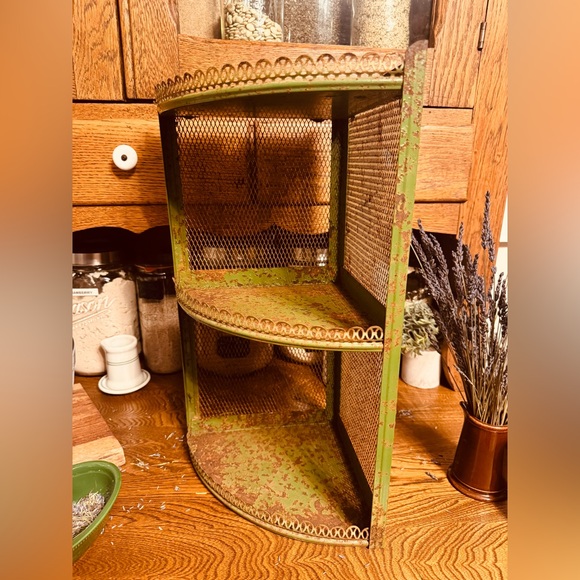 Vintage Green Metal Rustic Chippy Corner Shelf - Picture 2 of 9